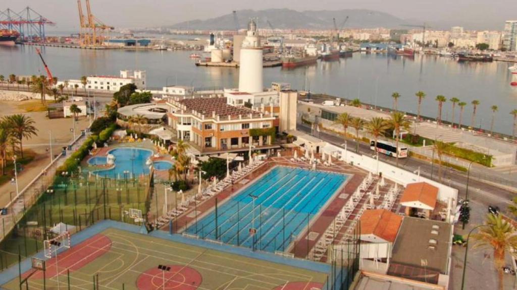 Vistas del Club Mediterráneo de Málaga y del puerto de la ciudad.