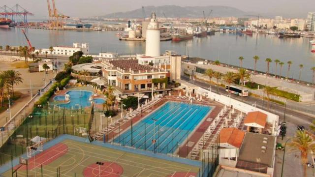 Vistas del Club Mediterráneo de Málaga y del puerto de la ciudad.