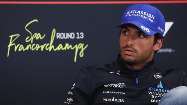 Carlos Sainz atiende a los medios en la previa del GP de Bélgica.