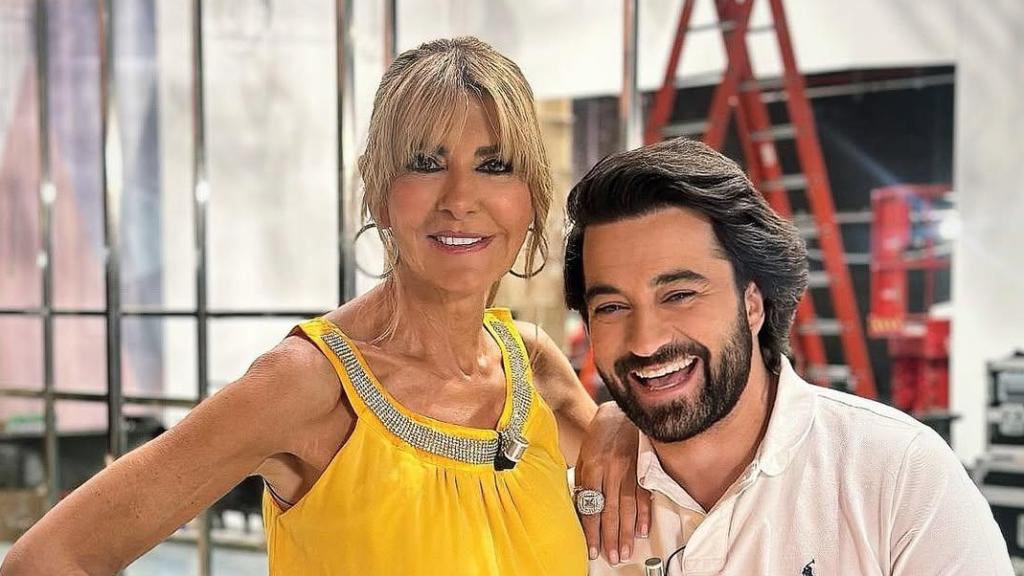 El doctor Gómez Villar, con la periodista y colaboradora de Telecinco, Marisa Martín Blázquez.