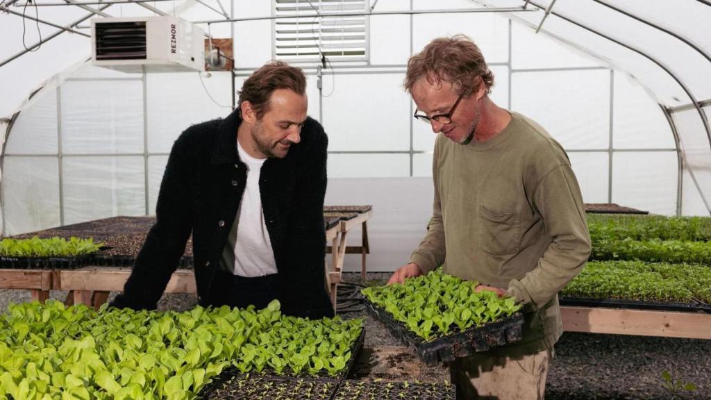 Daniel Humm en un invernadero.