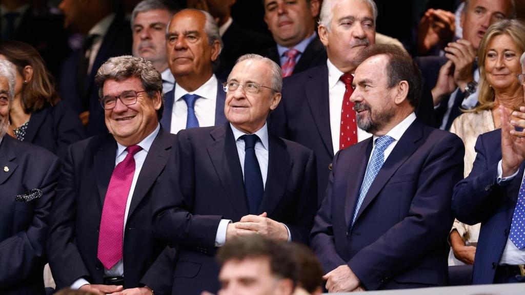 Ángel Torres, junto a Florentino Pérez.