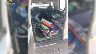 Vehículo intervenido con el material sustraído en coches en Villajoyosa.
