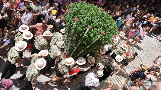 Bétera pasea sus 'Alfàbegues' entre toneladas de confeti en honor a la Virgen de la Asunción, imagen de archivo. Ayuntamiento de Bétera