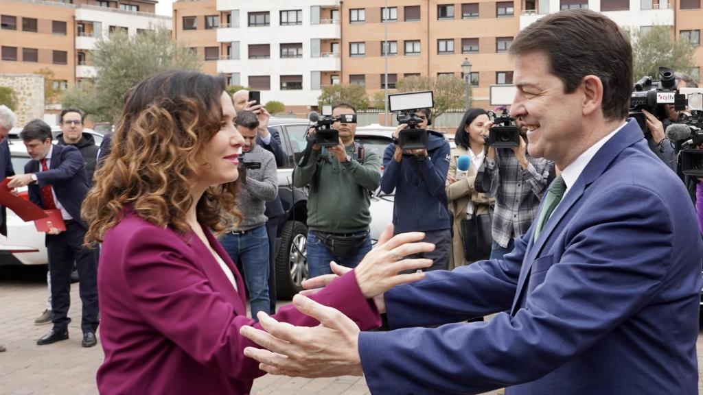 La presidenta de la Comunidad de Madrid, Isabel Díaz Ayuso con Mañueco en una foto de archivo