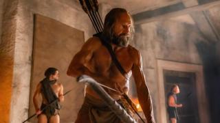 Ralph Fiennes en un momento de 'El regreso de Ulises' (Uberto Pasolini, 2025).