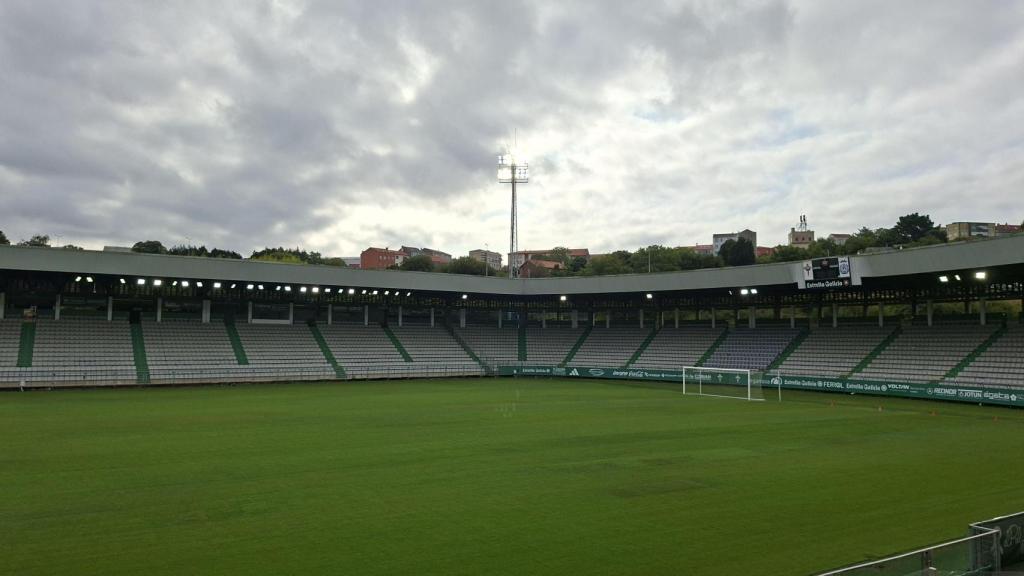 Nueva iluminación en el estadio de A Malata.