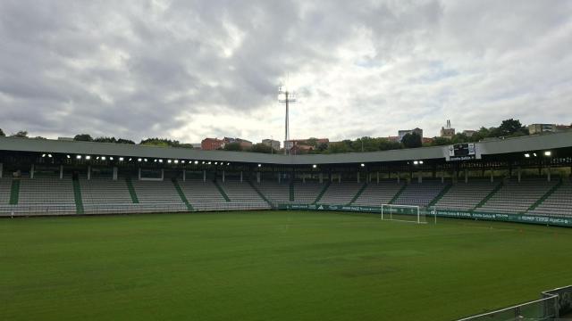 Nueva iluminación en el estadio de A Malata.