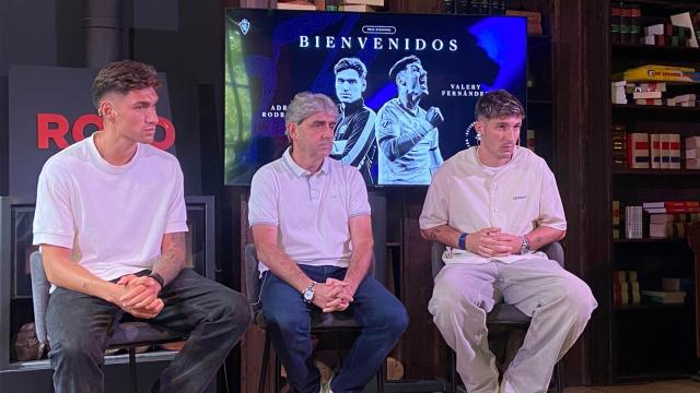 Txema Indias junto a Adrián y Valery Fernández.