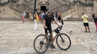 Imagen de Rafael Correa a puertas de la Catedral de Santiago.