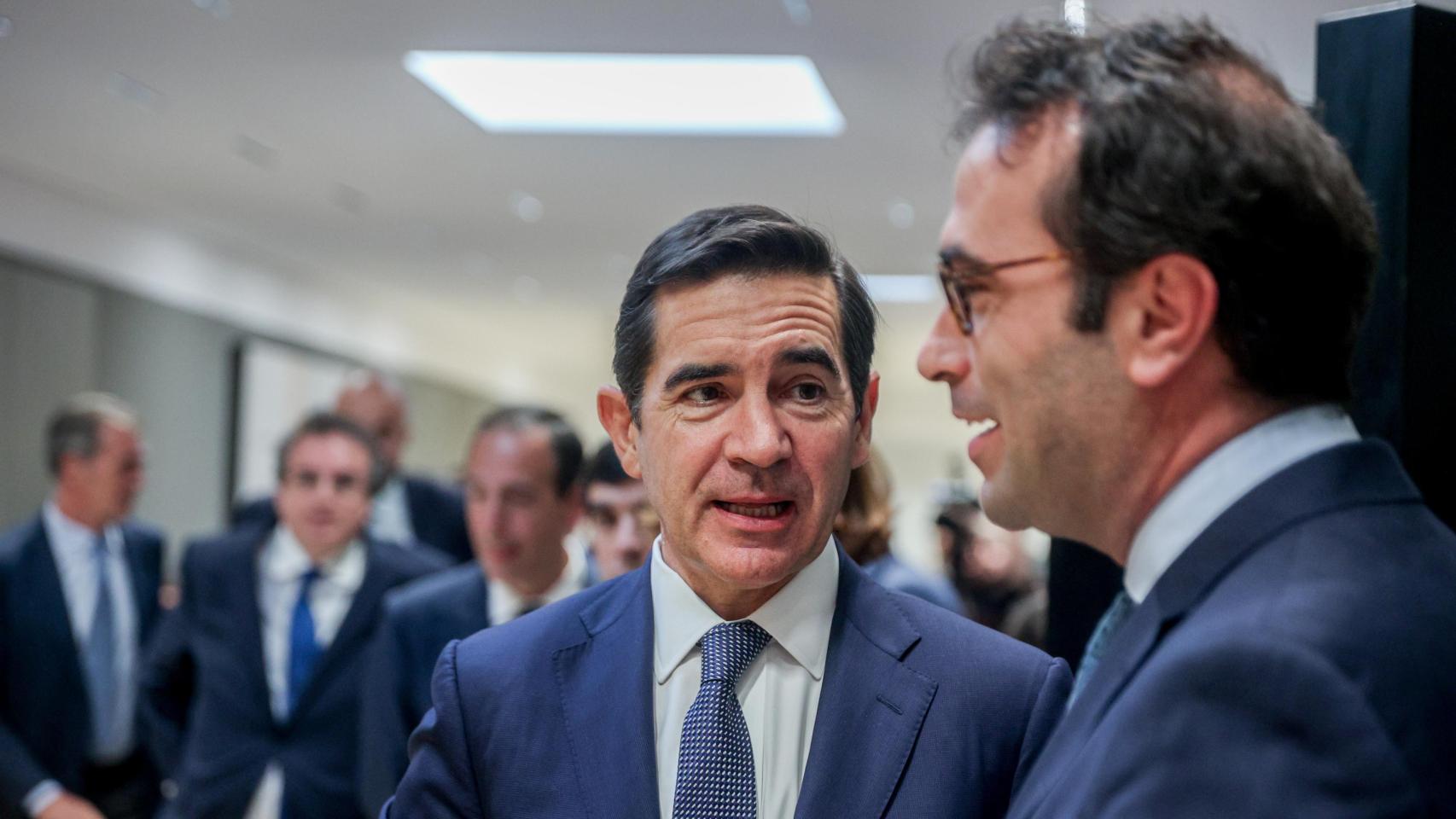 Carlos Torres, presidente del BBVA, y Carlos Cuerpo, ministro de Economía.