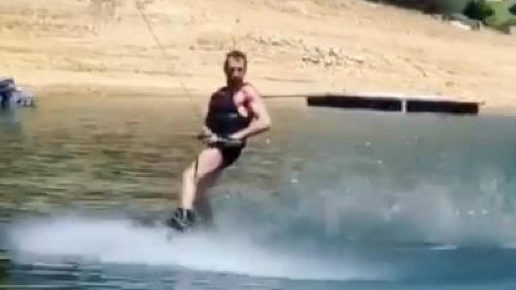 Pablo Motos practicando Wake Board.