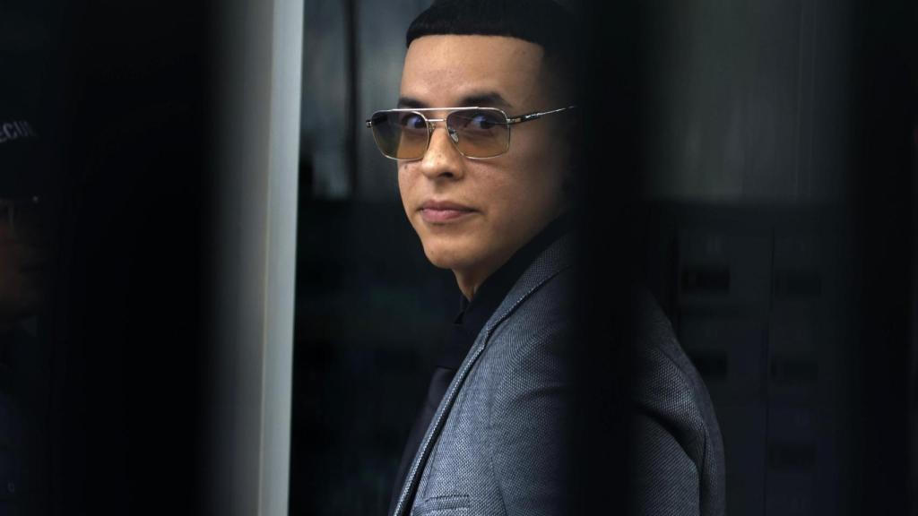 El cantante Daddy Yankee asiste a una audiencia este jueves, en el Tribunal Federal en San Juan (Puerto Rico).