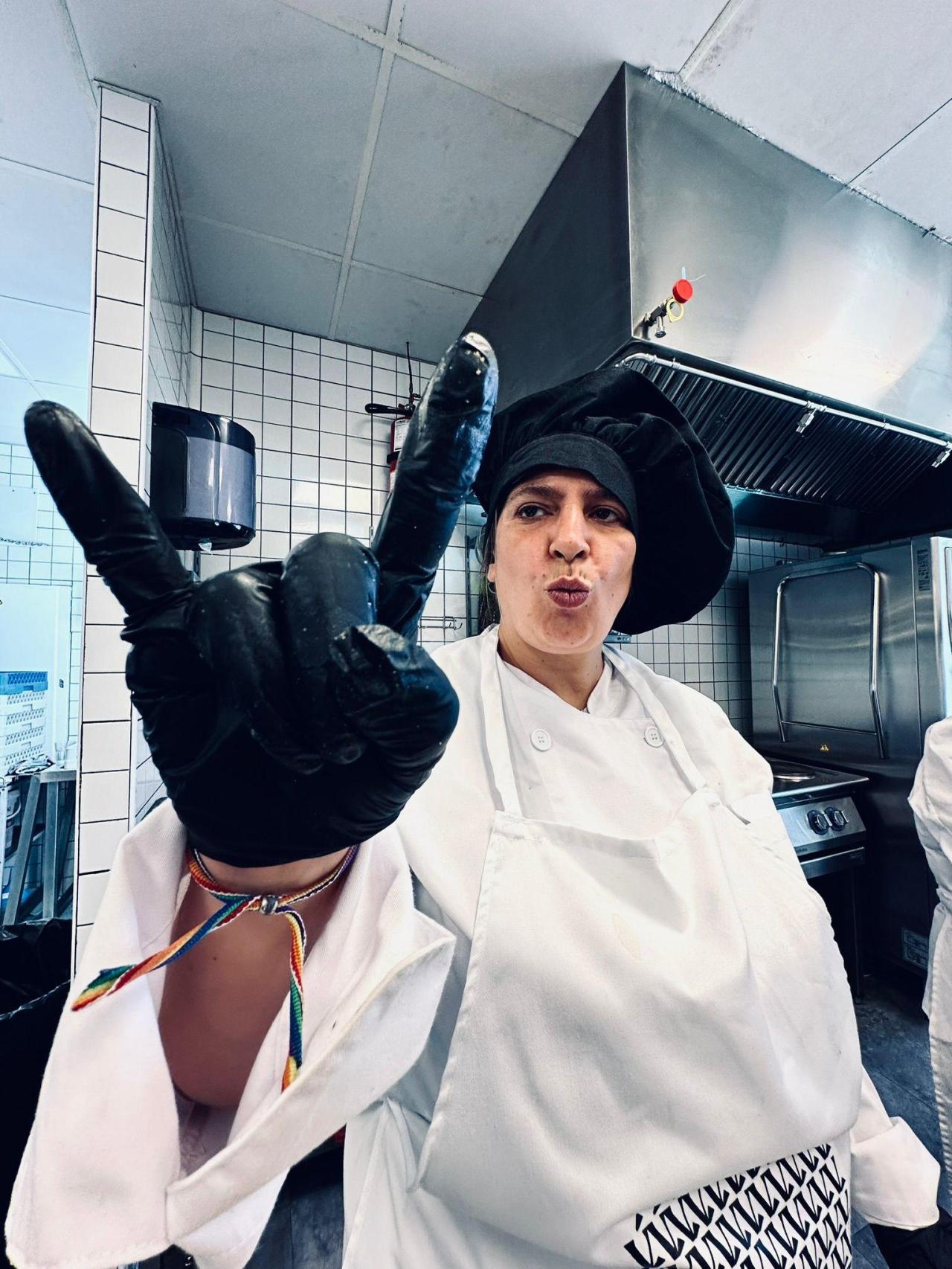 Cocinera en Vrutal Club.