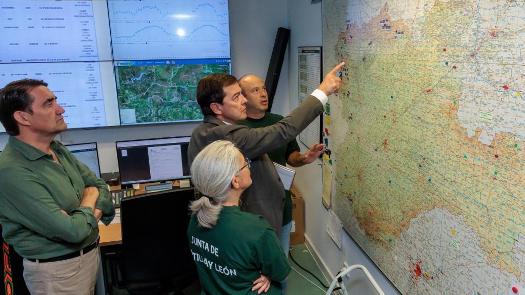 Mañueco visita el Centro Autonómico de Mando