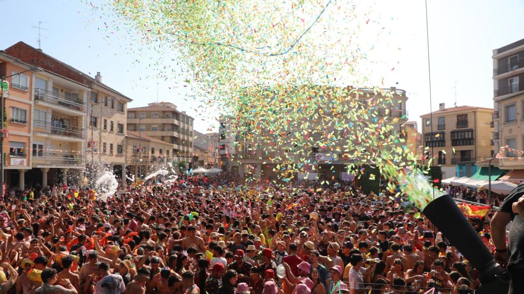 La Plaza Mayor de Guijuelo celebra el chupinazo 2025