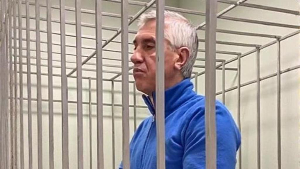 Anatoly Bykov. Supuestamente, fue él, según Vasilenko, quien le contrató para asesinar a un mafioso rival. Esta foto fue tomada hace dos años, durante otro proceso judicial reciente que se siguió contra el rey del aluminio. Bykov fue condenado a doce años de prisión.