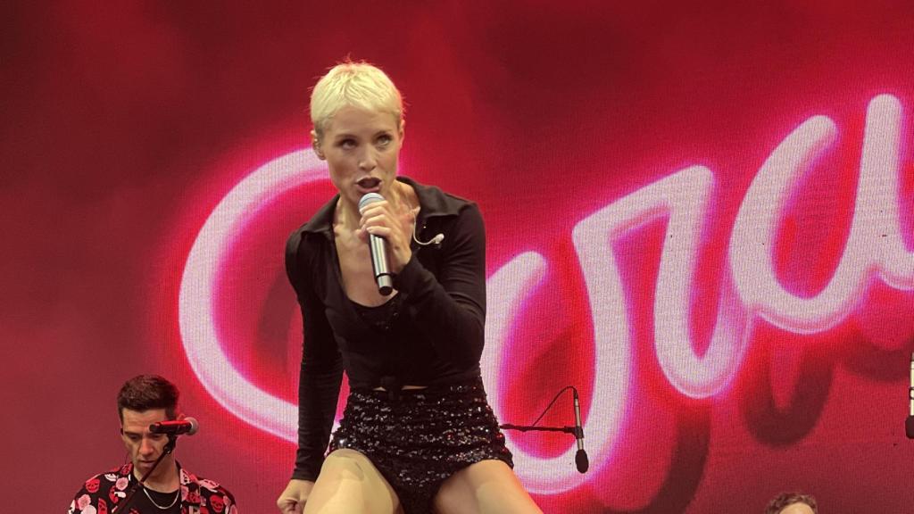 La artista Soraya sobre el escenario.