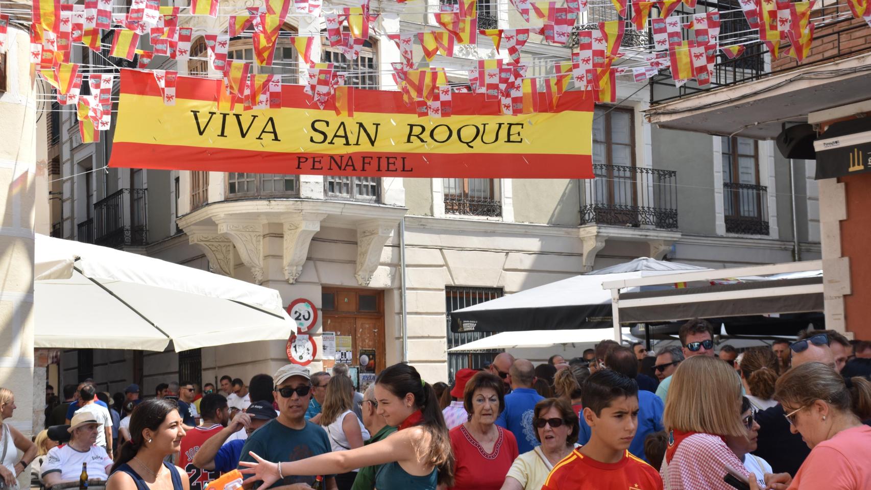 Peñafiel arranca sus fiestas con el pregón de Javier Margüello y el desfile de Gigantes y Cabezudos