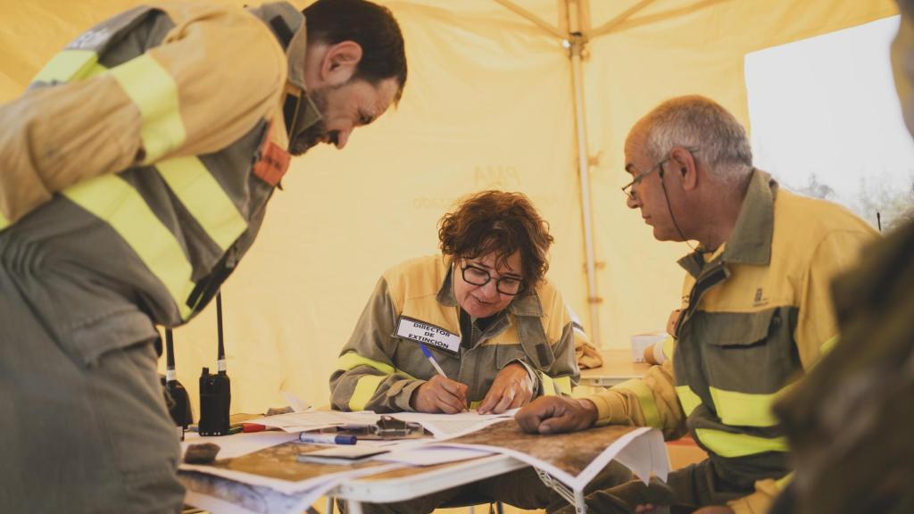 Esher, la directora del centro de mando que coordina el operativo.
