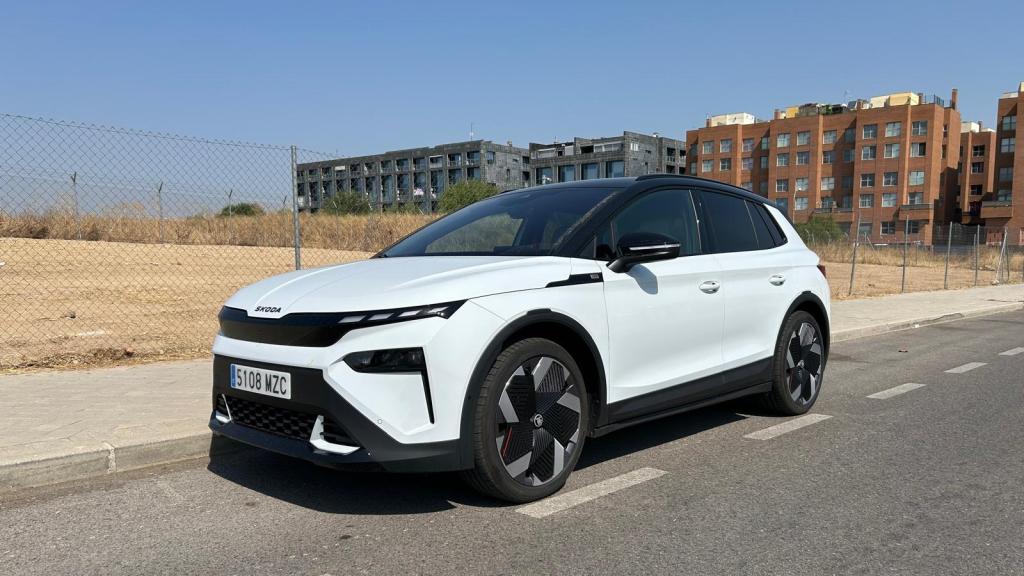 Vista tres cuartos delantera del Skoda Elroq First Edition 85