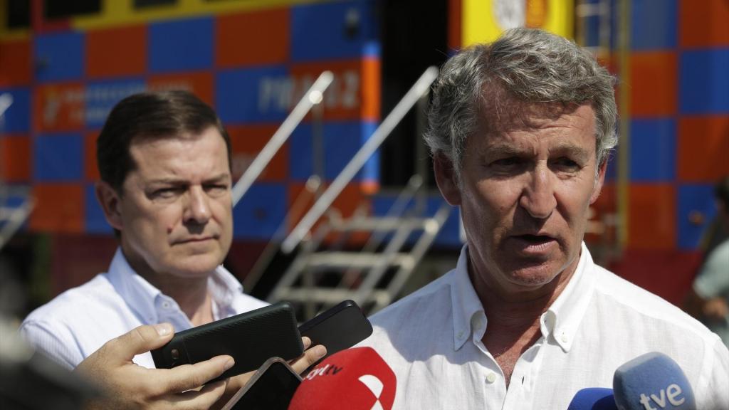 Feijóo y Alfonso Fernández Mañueco, este viernes en el puesto de mando avanzado de Palacios del Sil (León).