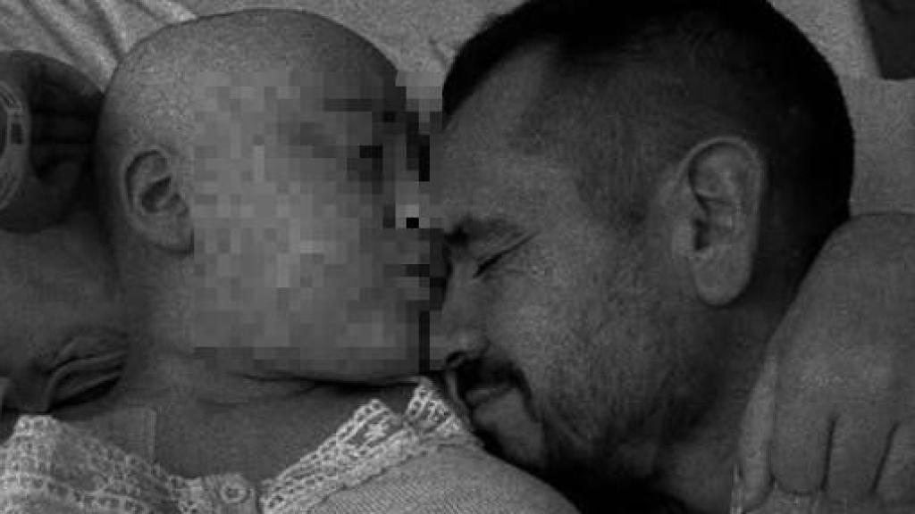 Isa junto a su padre, Dani.