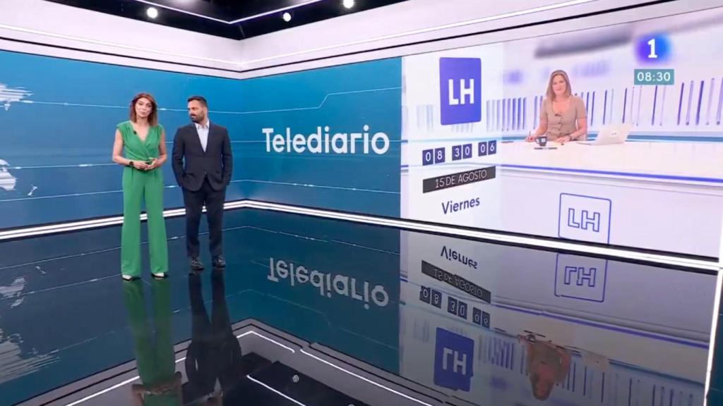 Sirún Demirjian, Álex Barreiro y Silvia Intxaurrondo en 'Telediario Matinal'.