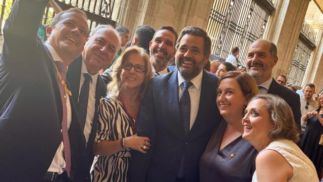 Paco Núñez, en el centro, este viernes en la Catedral de Toledo junto a otros representantes del PP.