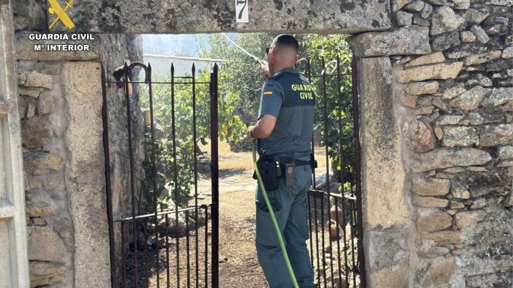 La Guardia Civil ha llamado a todas las puertas de Jarilla, Villar de Plasencia y Cabezabellosa, casa por casa, para evitar que ningún vecino quedara rezagado.