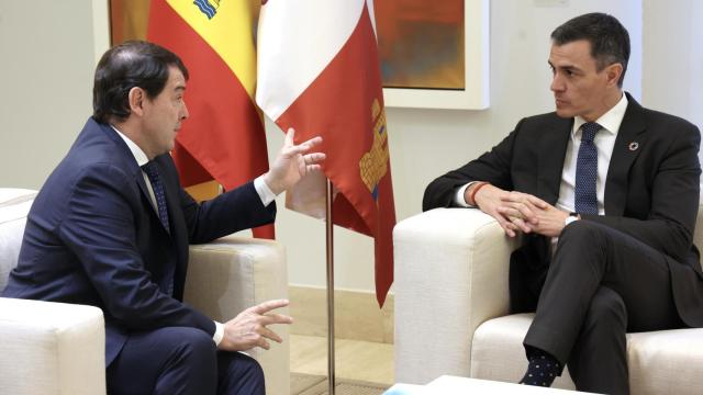Los presidentes del Gobierno, Pedro Sánchez, y la Junta de Castilla y León, Alfonso Fernández Mañueco,