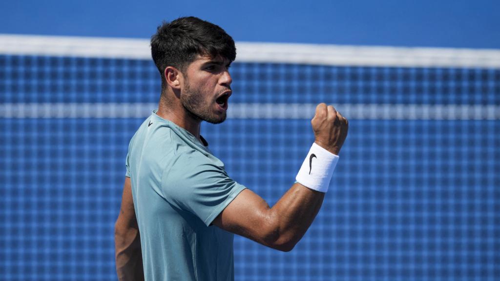 Alcaraz celebra un punto en su duelo ante Rublev.