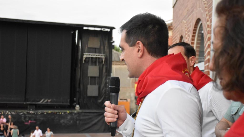 El alcalde, Roberto Martínez, deseando unas buenas fiestas
