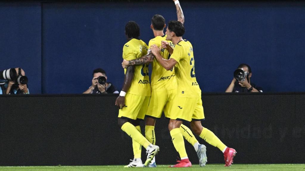 Etta Eyong celebra su gol al Real Oviedo en La Cerámica
