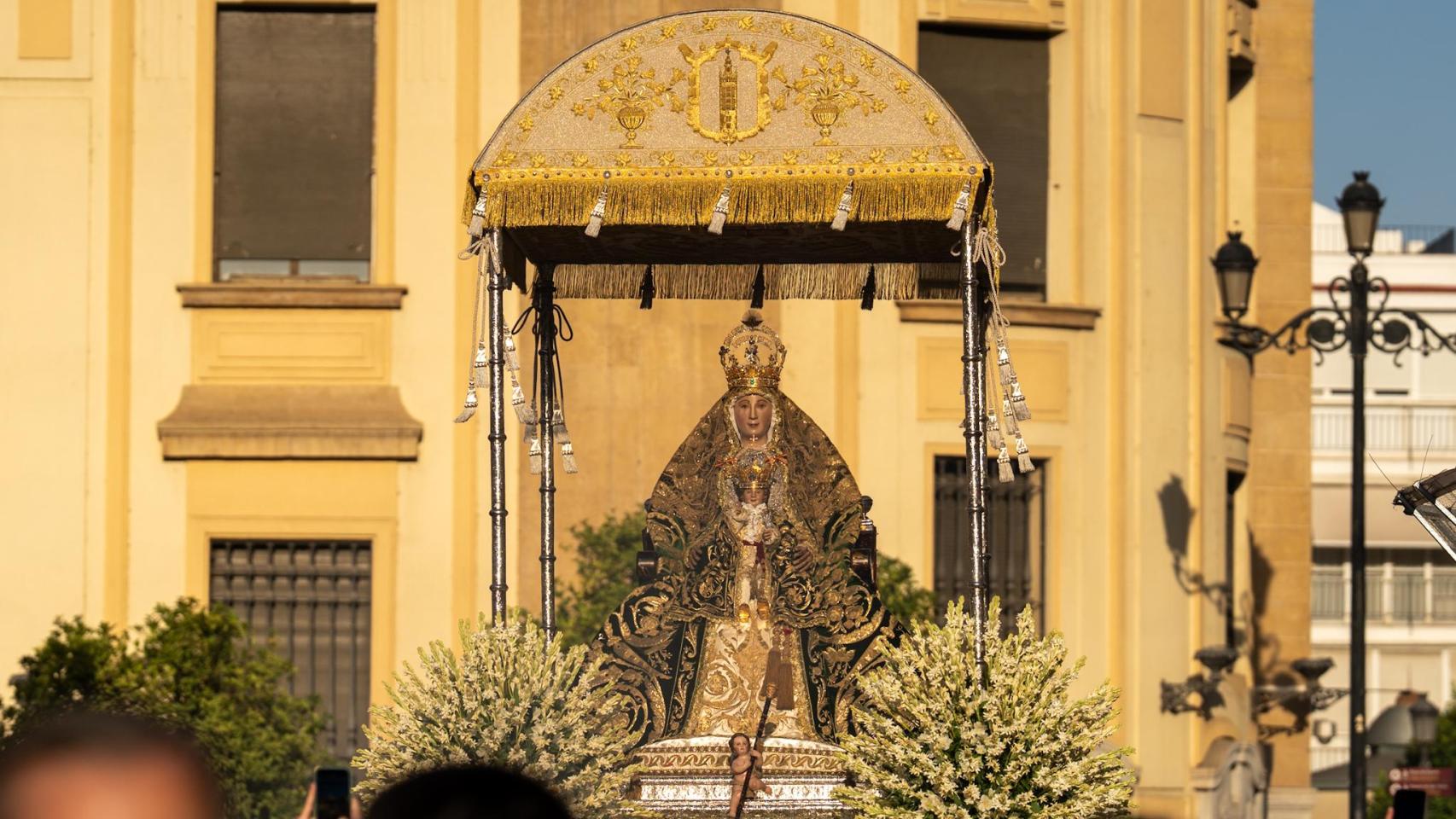 En imágenes, la procesión de la Virgen de los Reyes 2025