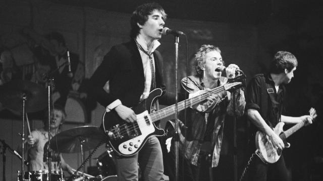 Sex Pistols en un concierto en Paradiso, Ámsterdam, el 6 de enero de 1977. Foto: Anefo Nationaal Archief / Wikimedia Commons