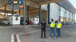 La Policía Nacional detiene a tres personas por sustraer con violencia a otro varón 2.550 euros. Policía Nacional