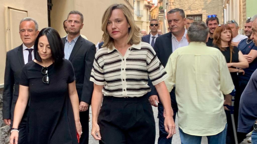 Pilar Alegría y Rebeca Torró, en Ejea de los Caballeros, este sábado.