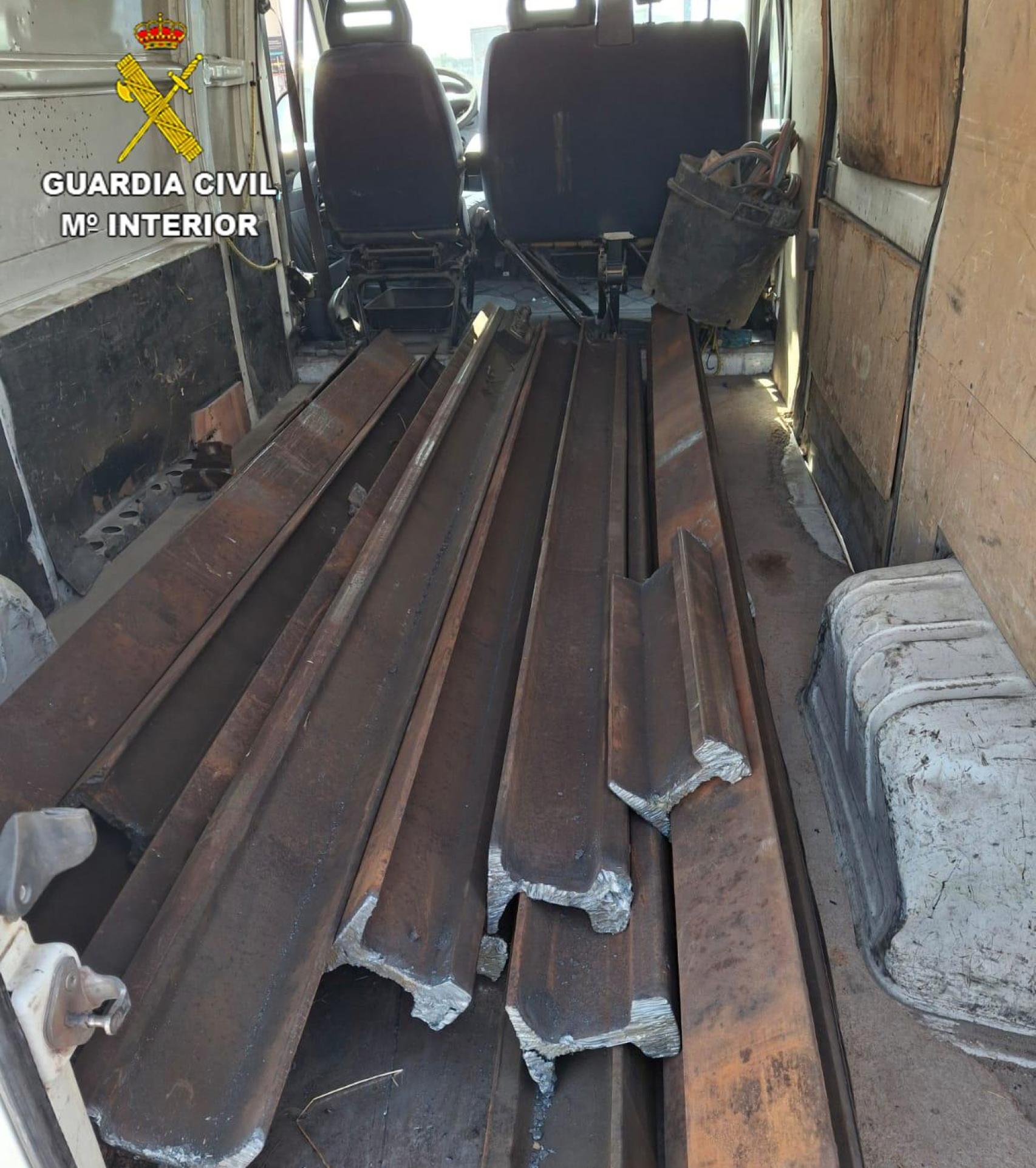 Los tramos de rail cortados.