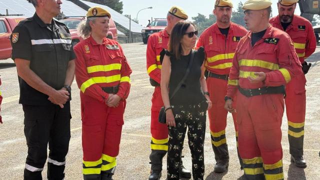 Instante de la visita de Margarita Robles a la UME en Galicia.