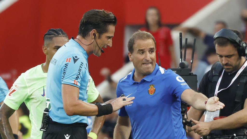 Arrasate protesta al colegiado Munuera Montero.