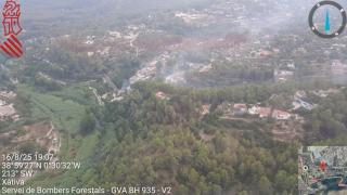Otro incendio forestal en Xàtiva obliga a desalojar una residencia de ancianos de forma preventiva