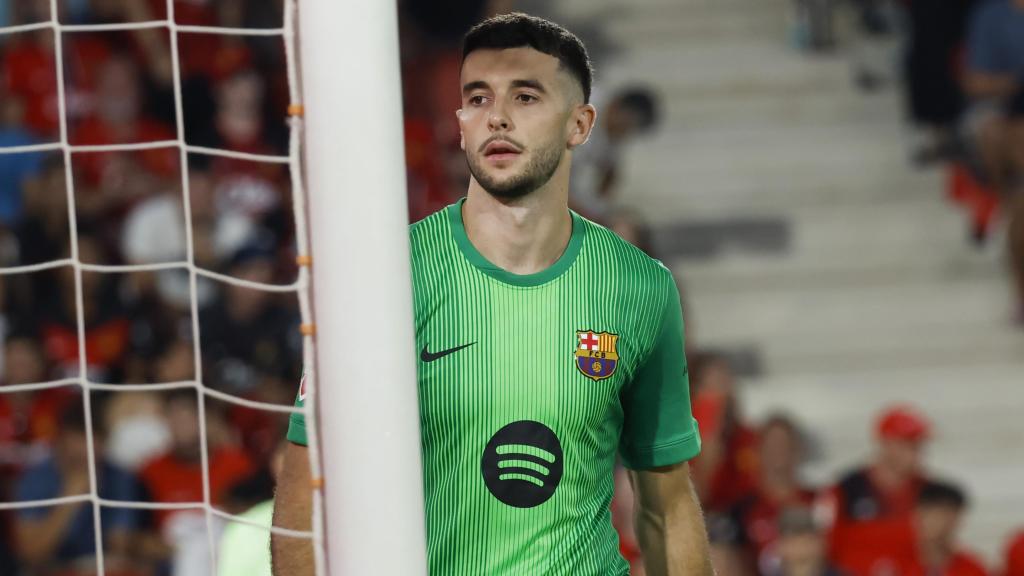 Joan García, durante su debut en partido oficial con el FC Barcelona.