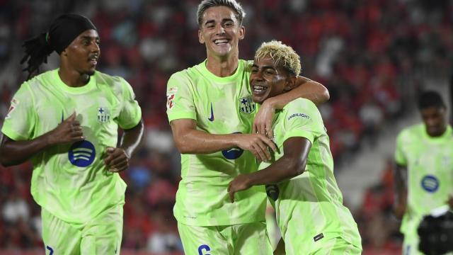 Los jugadores del Barça celebran el tercer gol.