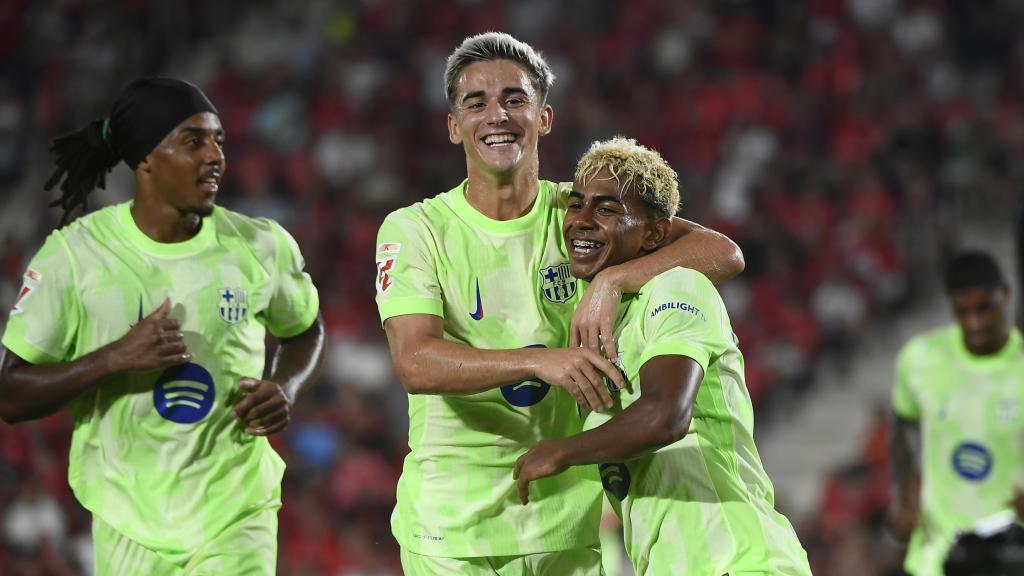 Los jugadores del Barça celebran el tercer gol.