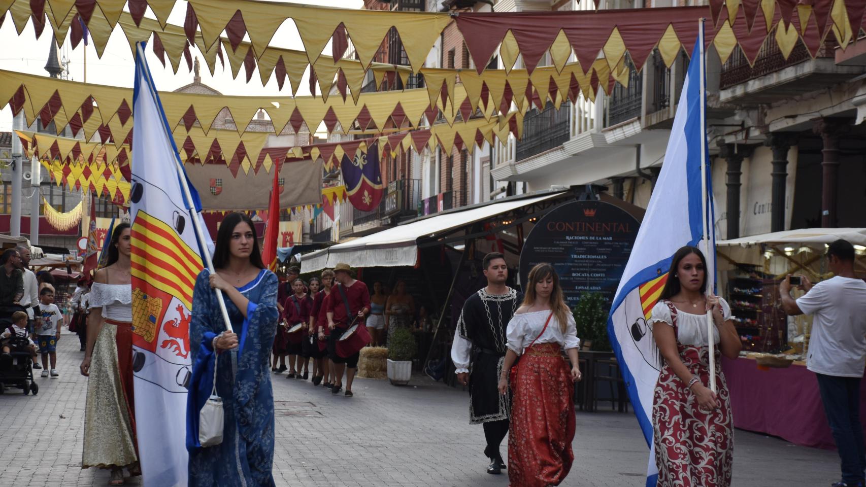 Las imágenes del desfile de caballeros de Medina del Campo en su Semana Renacentista
