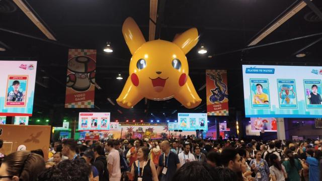 Entrada a Anaheim Convention Center durante el Campeonato Mundial Pokémon 2025.