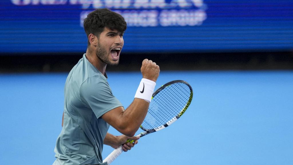 Alcaraz celebra un punto contra Zverev en la semifinal del Masters 1.000 de Cincinnati.