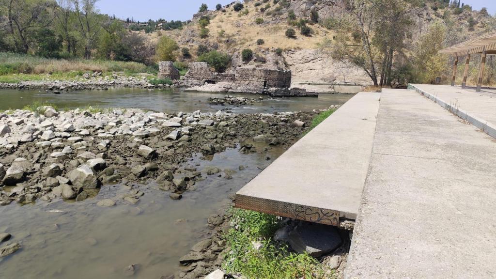 Caída del caudal del Tajo a su paso por Toledo el sábado 16 de agosto.