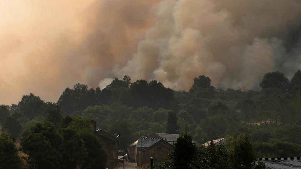 Incendio forestal en la localidad leonesa de Fasgar